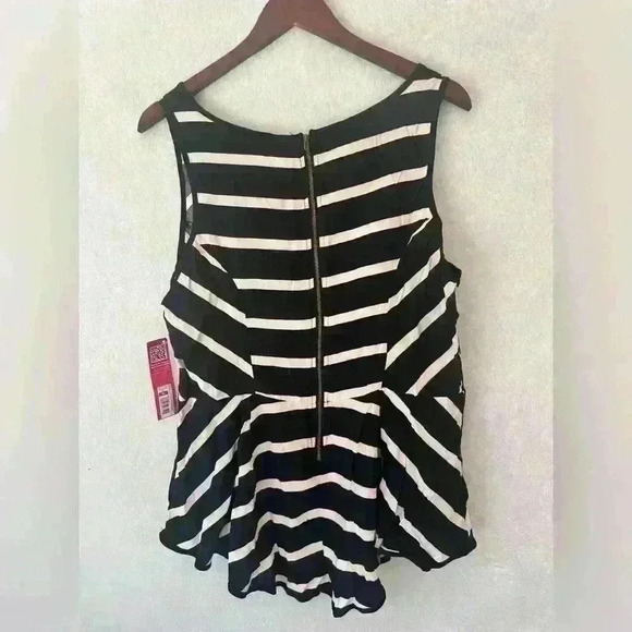 xhilaration Black and Beige Striped Top, Size Xl/ TG - Picture 2 of 7